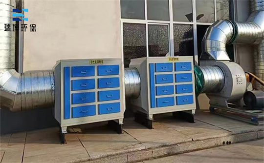 ���O�Gɫ���I���U�����̎���b�õ��P�I��ɫ